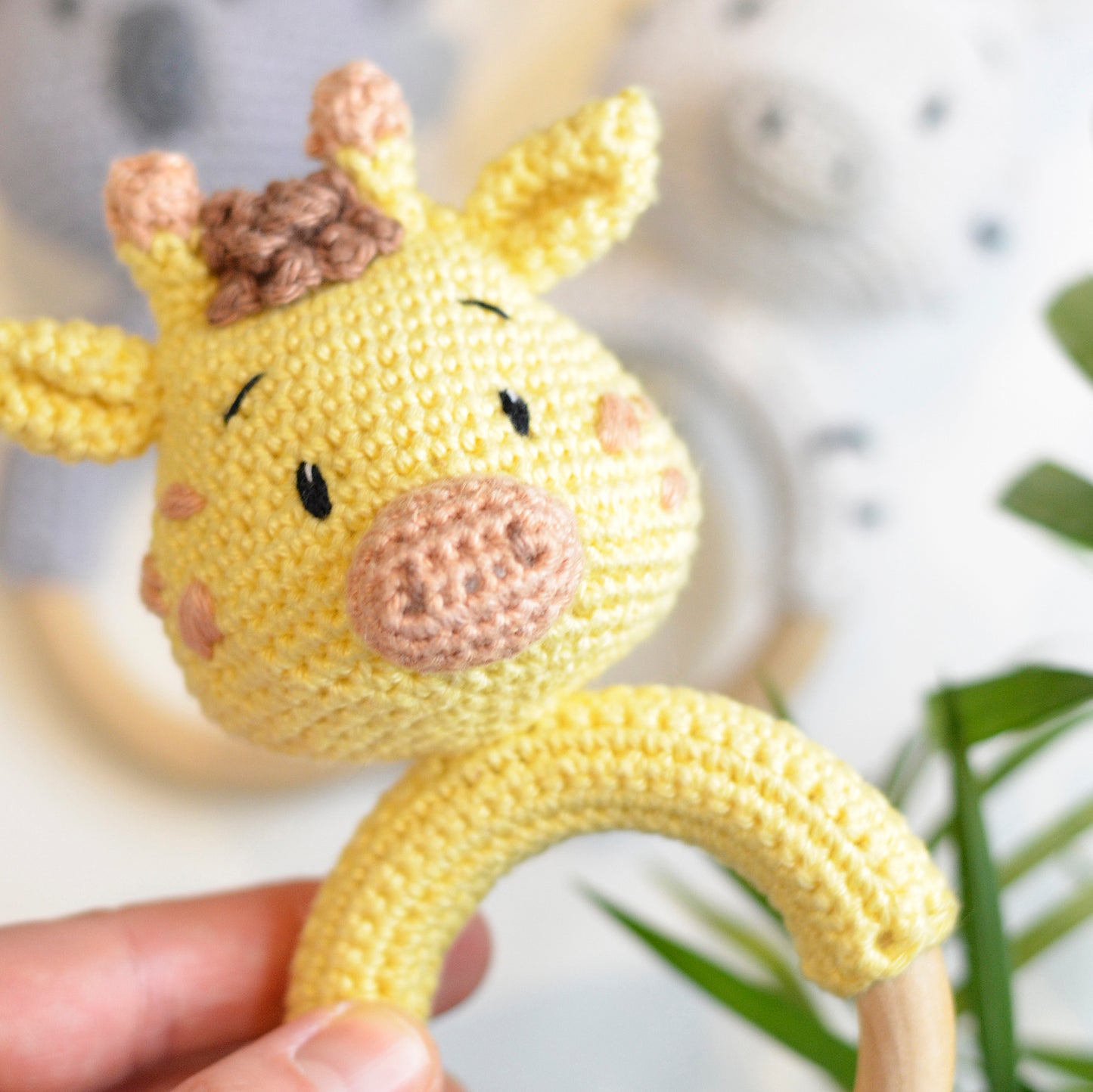 Häkelset Giraffe Gerda Rassel Mariamigurumii