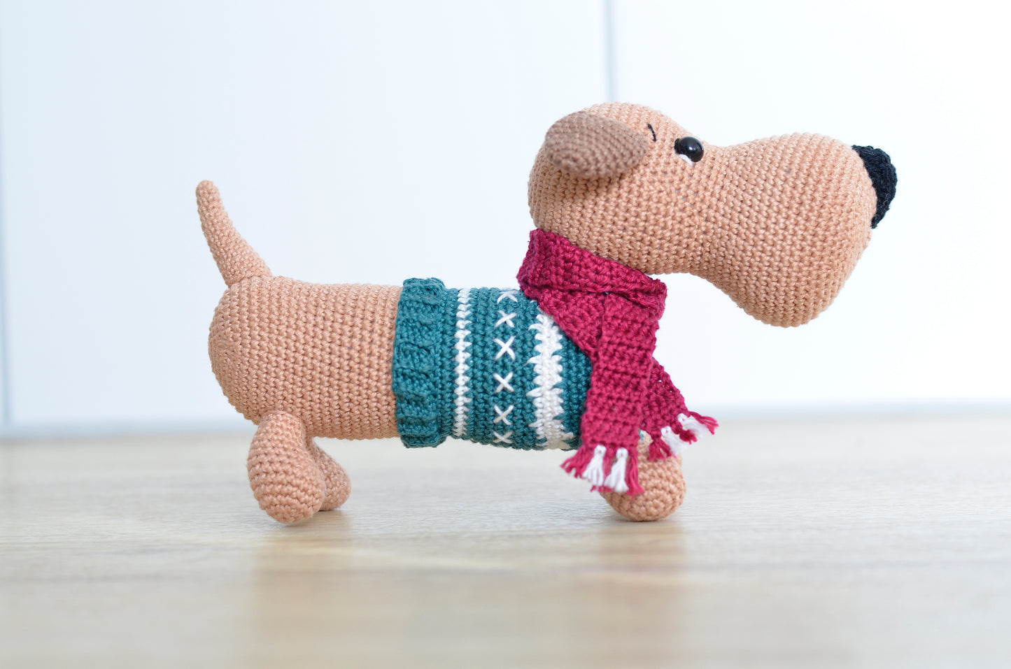 PDF Häkelanleitung Winterhund Juri Amigurumi auf Deutsch, Englisch und Spanisch