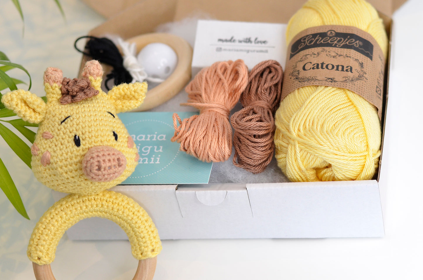 Häkelset Giraffe Gerda Rassel Mariamigurumii