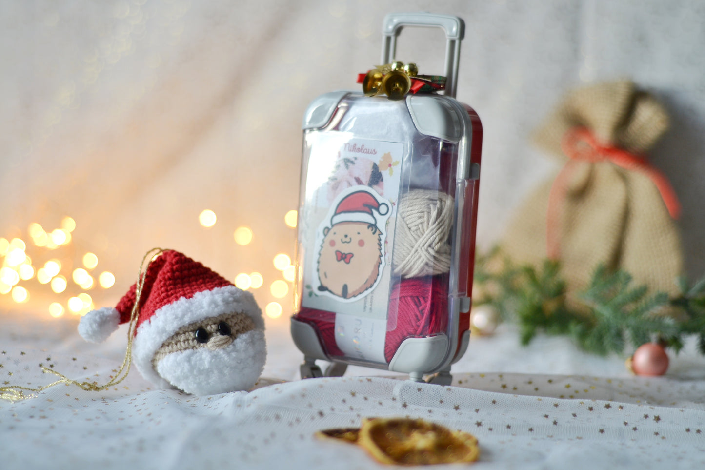 Weihnachtsmann Anhänger Häkelset im Koffer