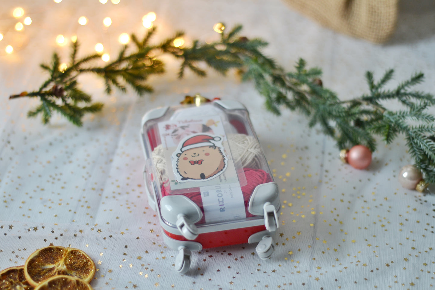 Weihnachtsmann Anhänger Häkelset im Koffer