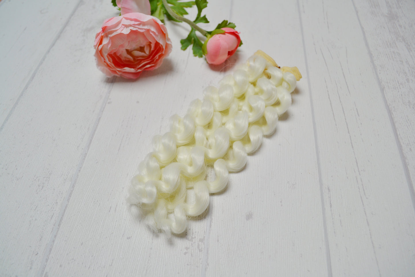 Cheveux à coudre ondulés