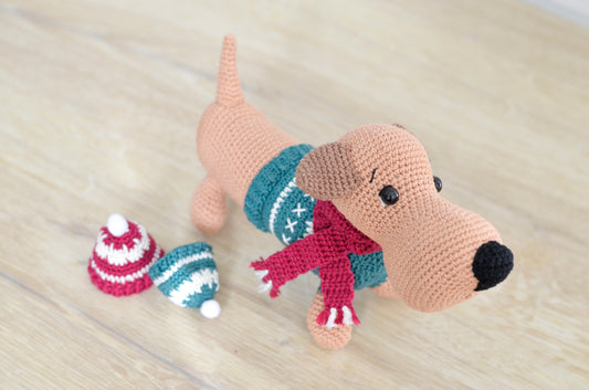 PDF Häkelanleitung Winterhund Juri Amigurumi auf Deutsch, Englisch und Spanisch