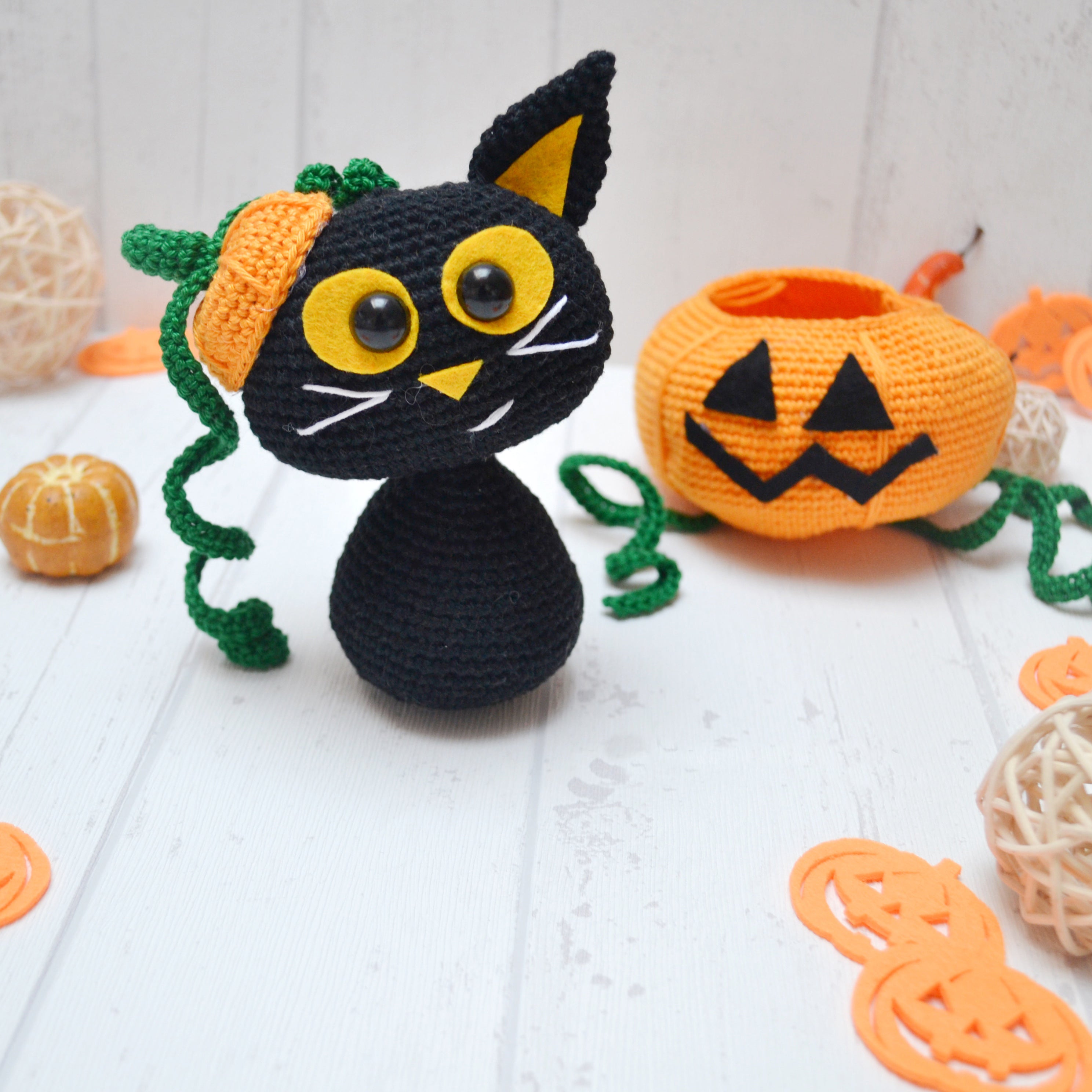 Salem im Halloweenkürbis PDF Amigurumi Anleitung Deutsch
