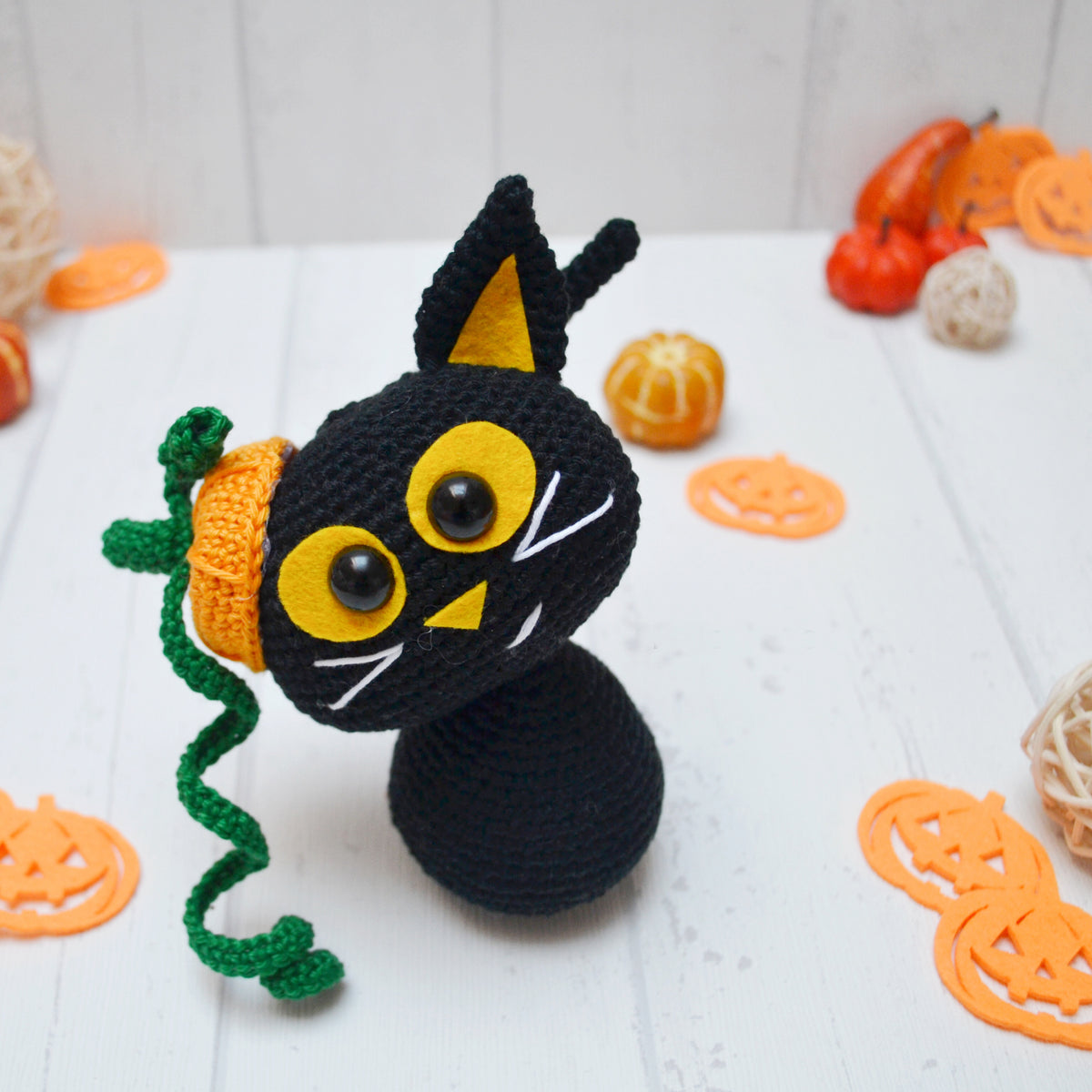 Salem im Halloweenkürbis PDF Amigurumi Anleitung Deutsch
